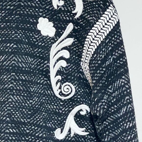 Lucky Brand Black Embroidered Twill pullover Sweater Sz Womens M - Picture 6 of 8